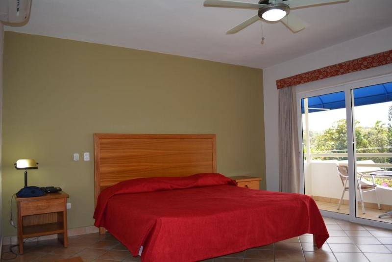 Фото New Garden Hotel