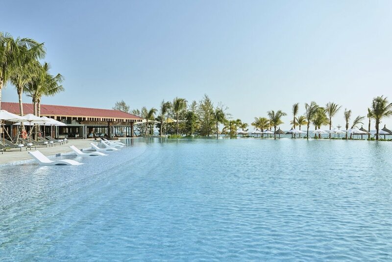 Гостиница Mövenpick Resort Waverly Phu Quoc