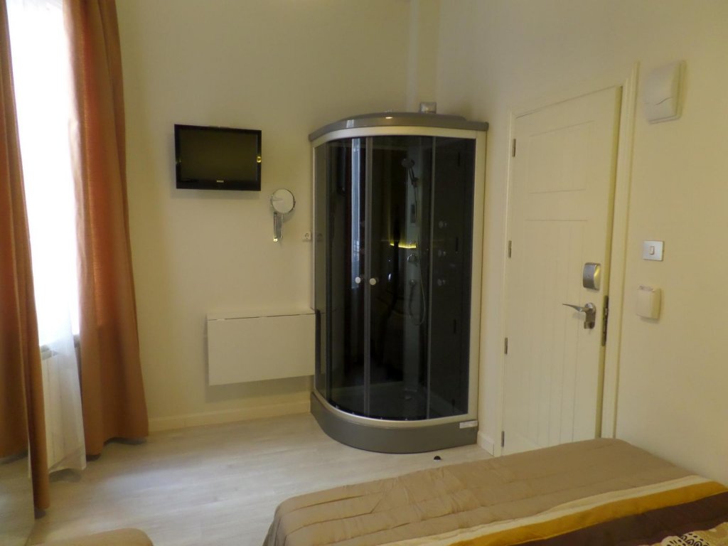 Фото Far Home Plaza Mayor Hostel