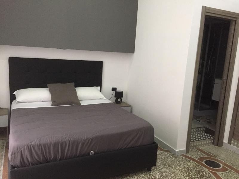 Фото Mb95 Mezzocannone Luxurious B&b