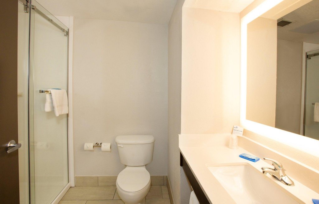 Фото Holiday Inn Express & Suites Port Charlotte, an Ihg Hotel