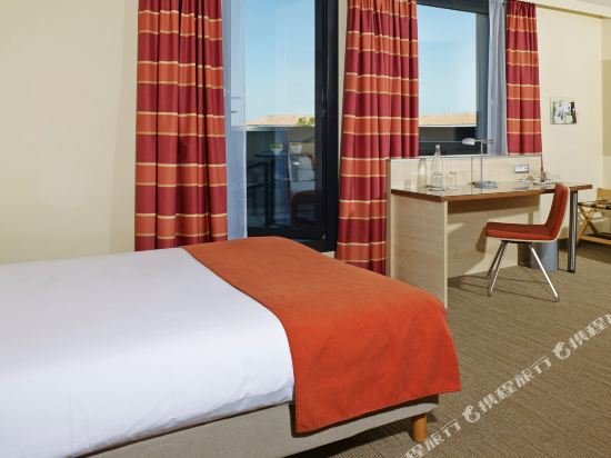 Фото Holiday Inn Express Toulouse Airport