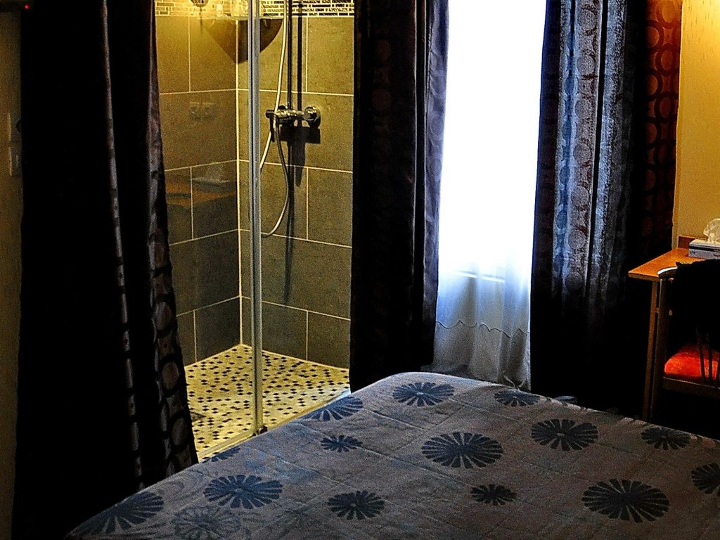 Фото Hotel Des Buttes Chaumont