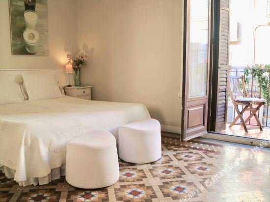 Фото Hostal B&b Poblenou