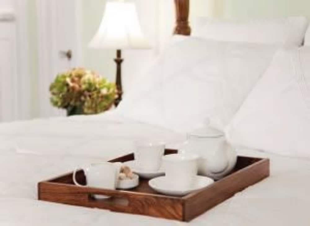 Фото Crabtree's Kittle House Restaurant & Inn