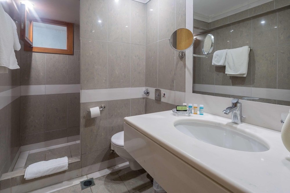 Фото Cape Kanapitsa Hotel & Suites