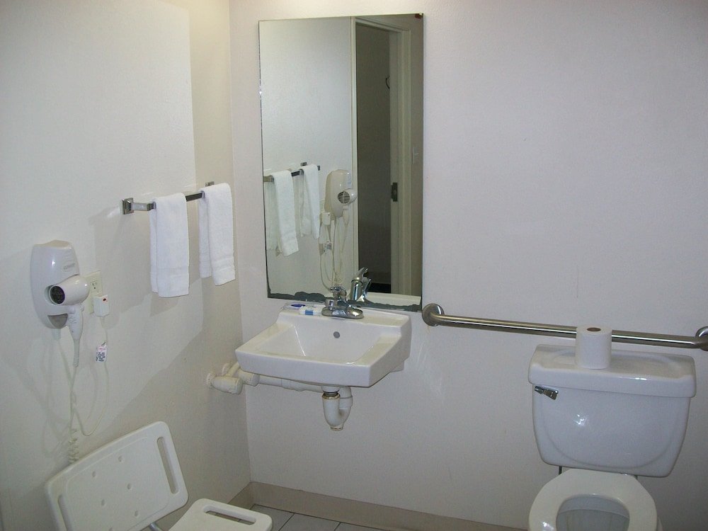 Фото Americas Best Value Inn Kinder