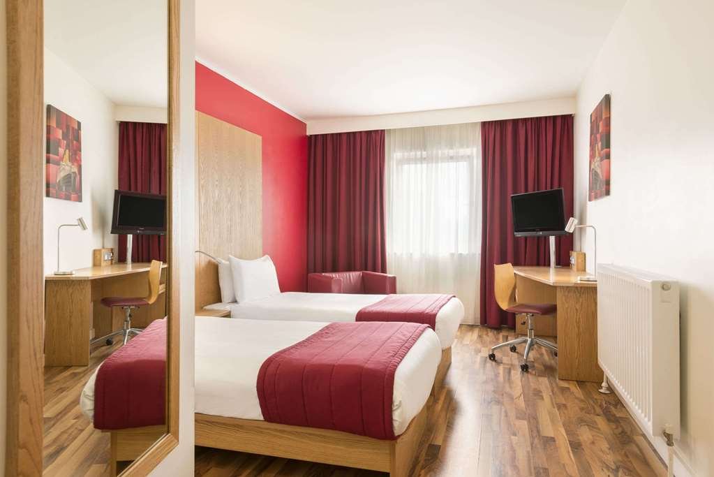 Фото Ramada by Wyndham Belfast City Centre