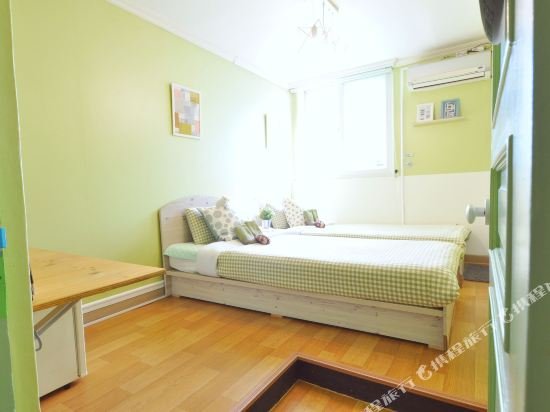 Фото Dalkom Myeongdong Guesthouse