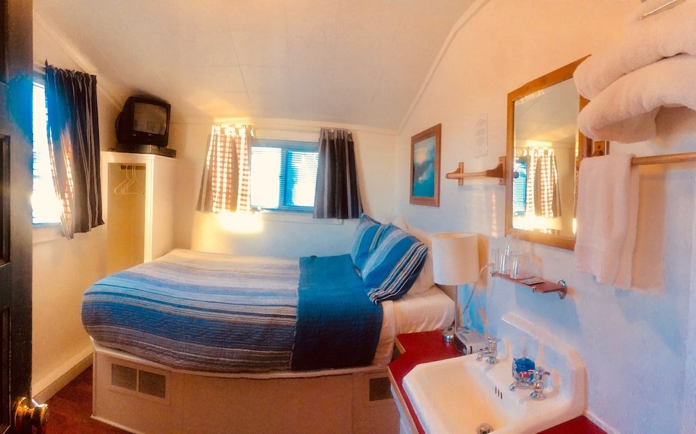 Фото Driftwood Inn and Seaside Lodges