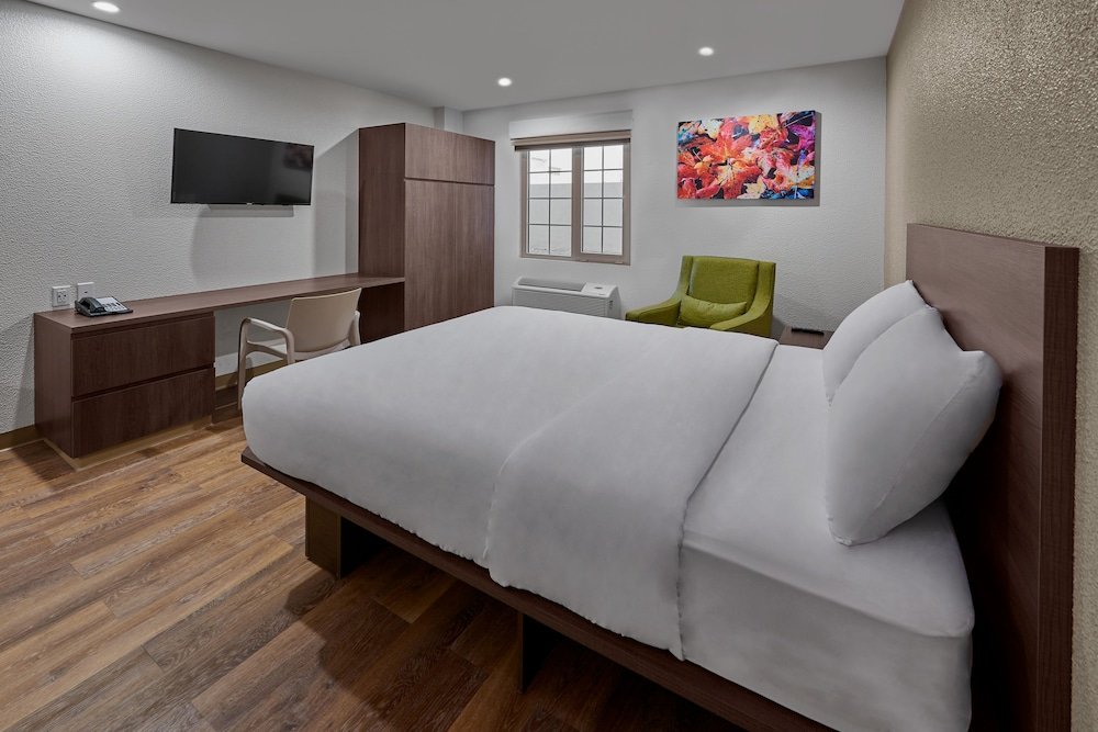 Фото Extended Suites Tijuana Macroplaza Hotel