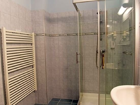 Фото Six Inn Hotel