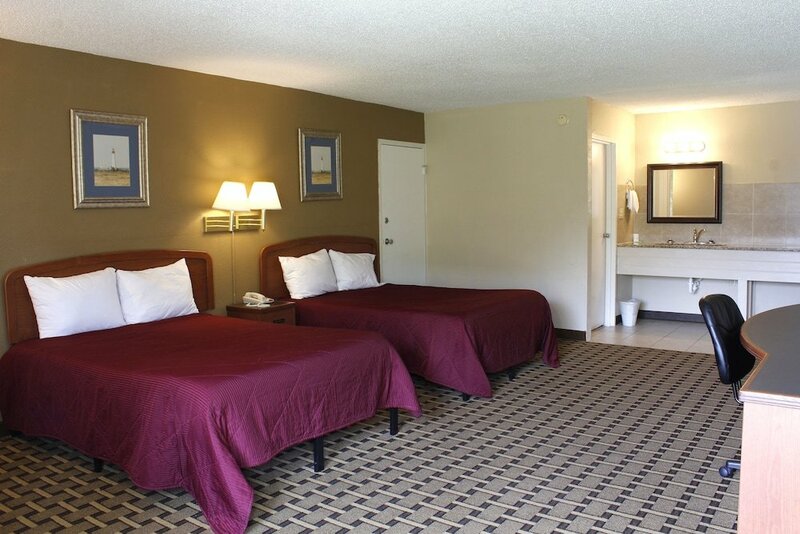Гостиница Red Carpet Inn & Suites