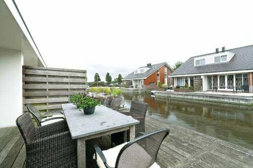 Гостиница Boathouse Suburban Amsterdam