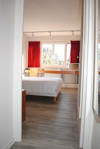 Гостиница Hôtel Maison Lacassagne в Броне