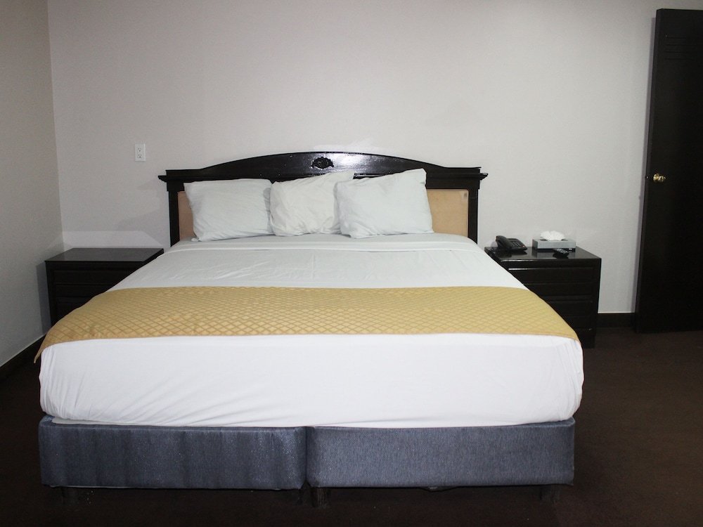 Фото Hotel Fiesta Tijuana