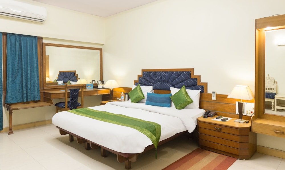 Фото Treebo Trend Natraj