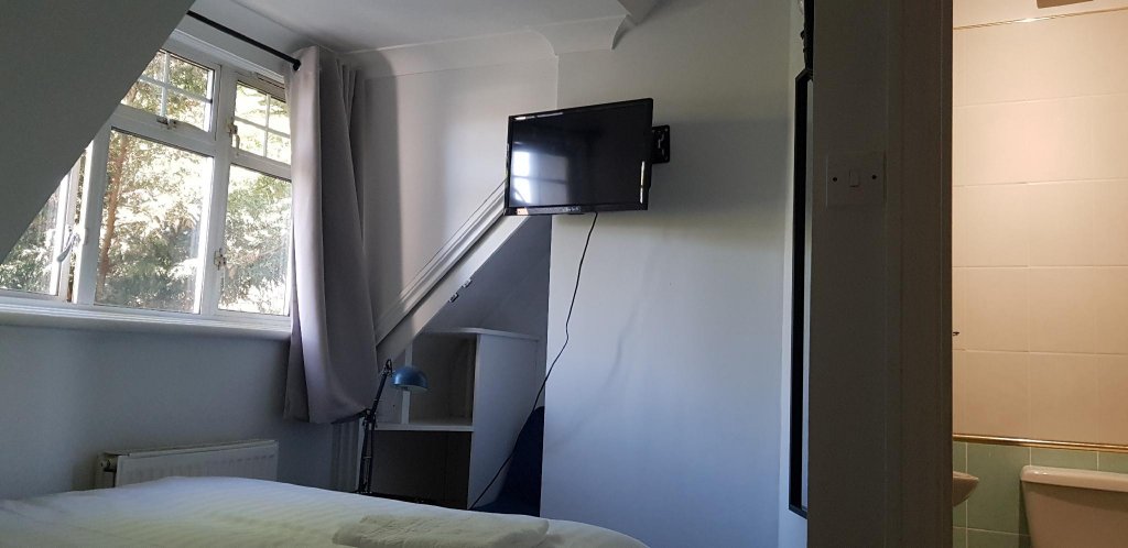 Фото Golders Park Hotel