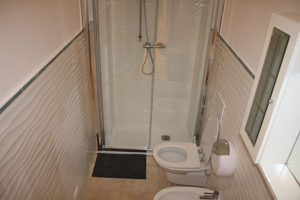 Фото R. T House's