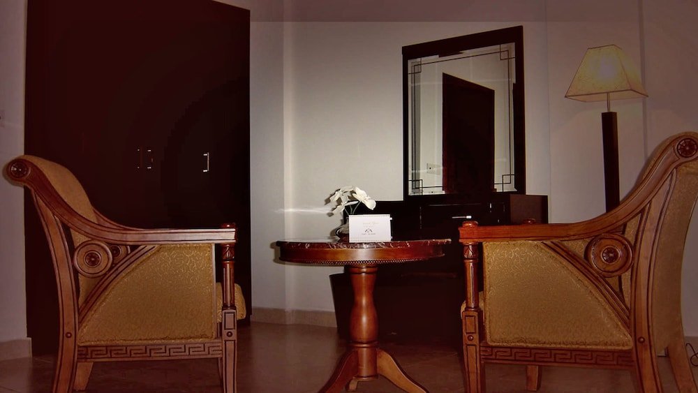 Фото His Majesty's Hotel and Apartments