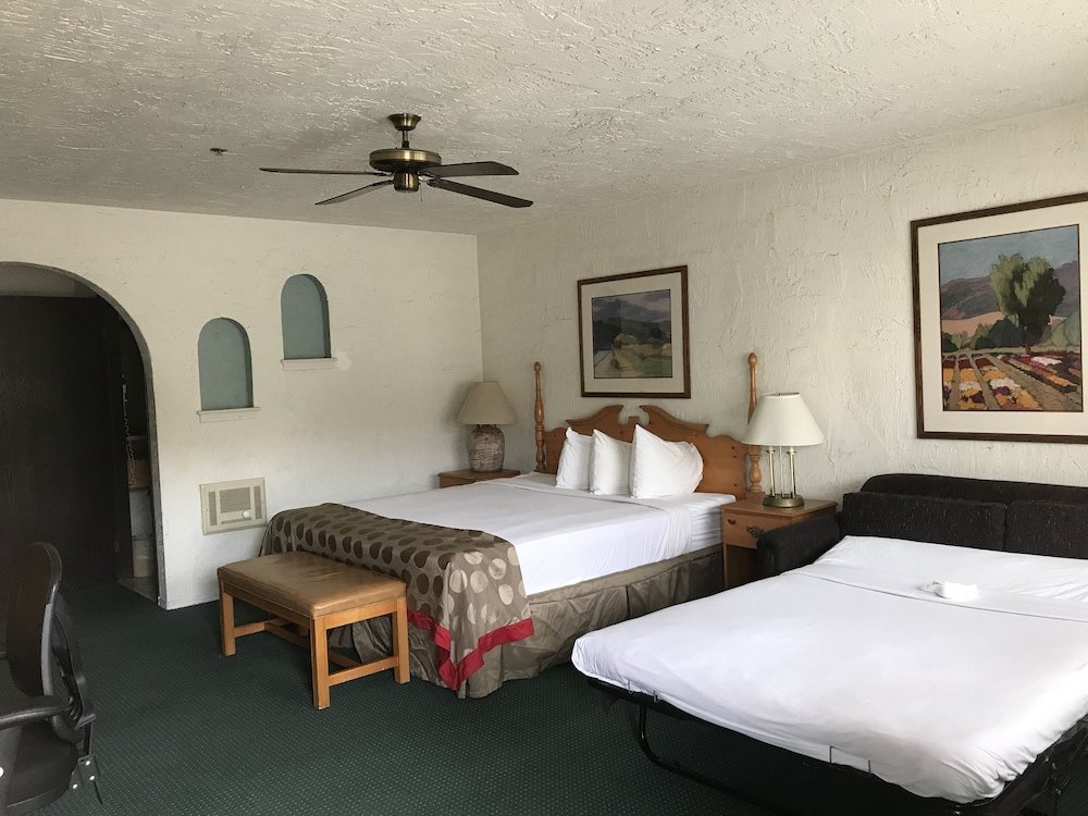 Фото Channel Islands Inn