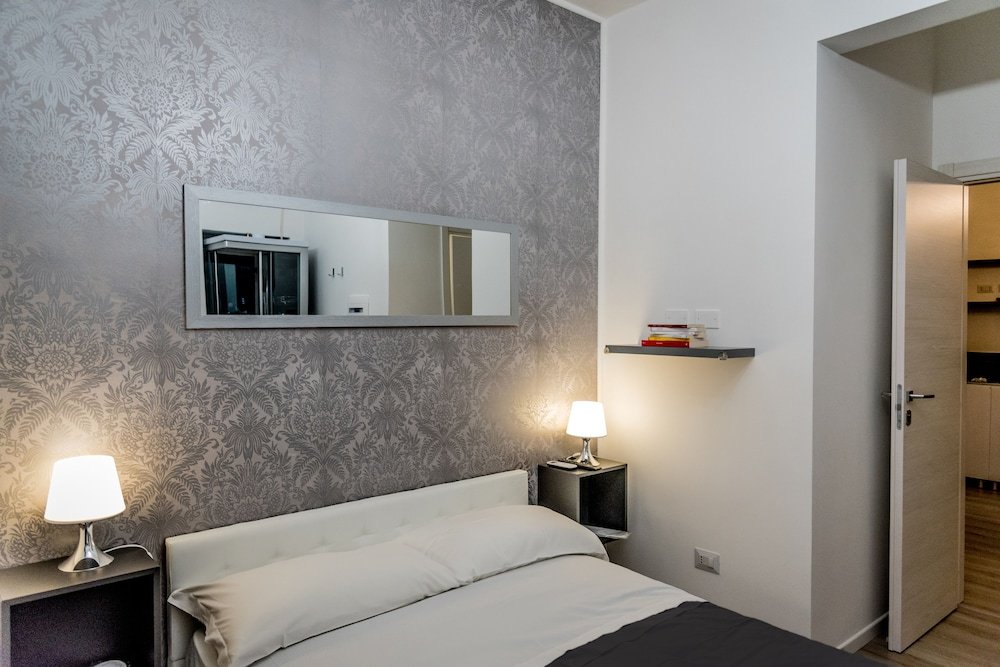 Фото Inside Roma Rooms