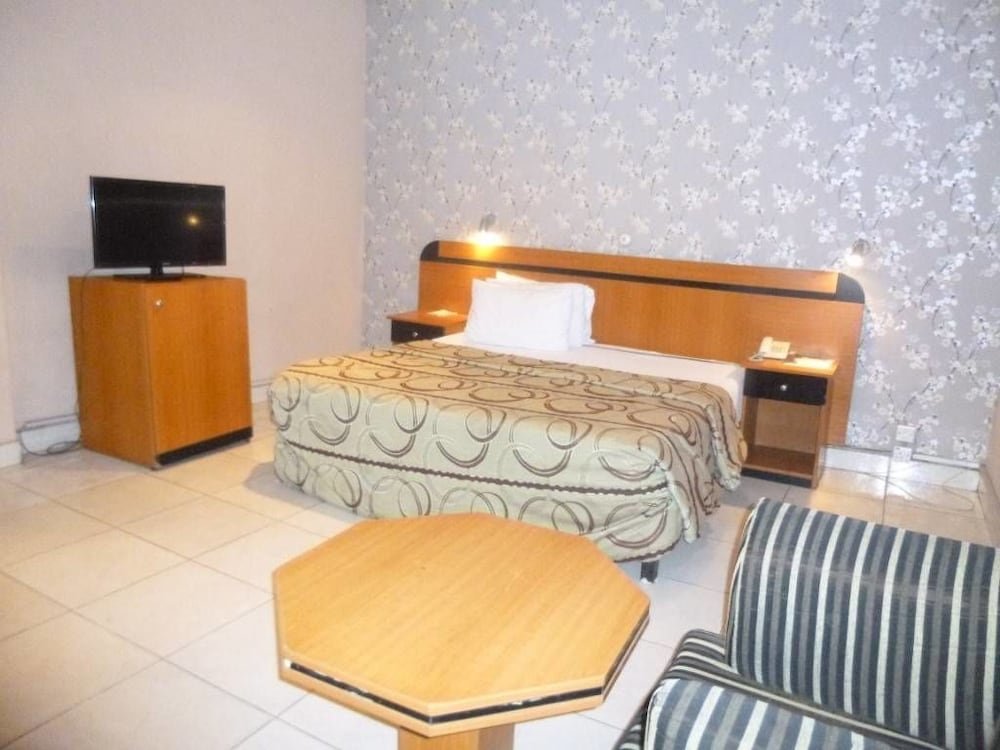 Фото The Grosvenor Suite