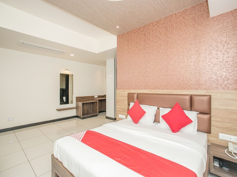 Фото Capital O 15403 Krishna Vaibhava