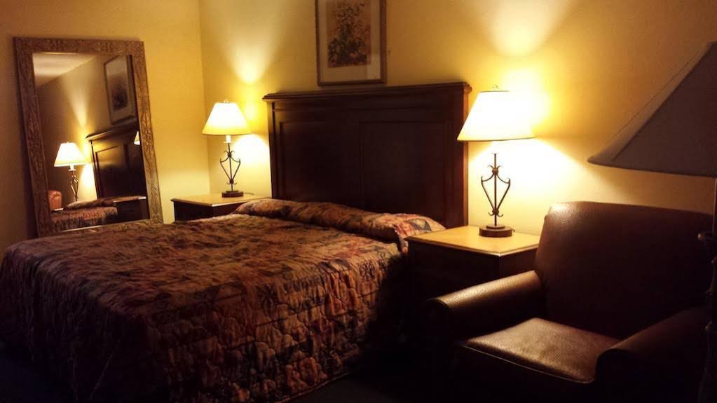 Фото Super 8 by Wyndham Goldsboro