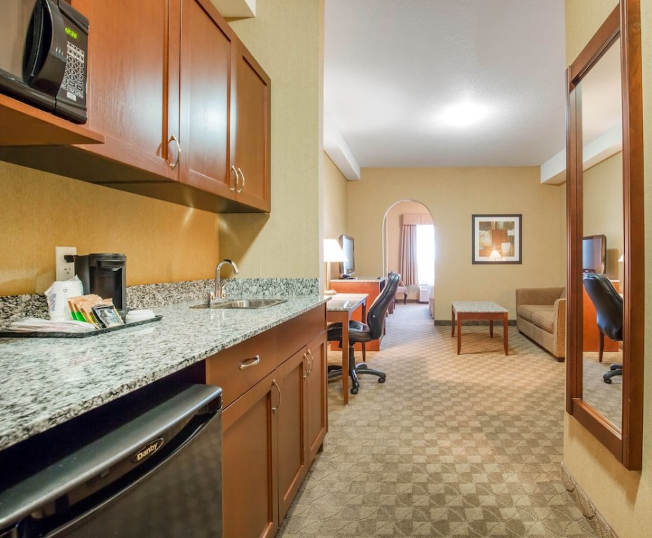 Фото Comfort Inn & Suites