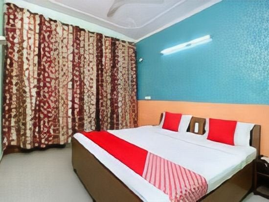 Фото Oyo 10463 Hotel Paras