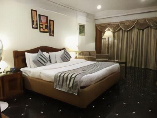 Фото Empires Hotel Bhubaneswar