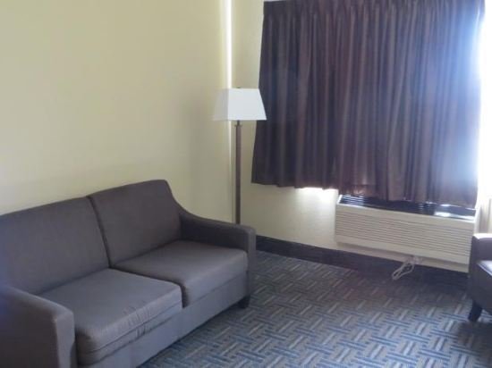 Фото Super 8 Edmonton/west