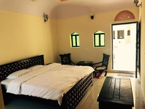 Фото Hotel Shahi Palace