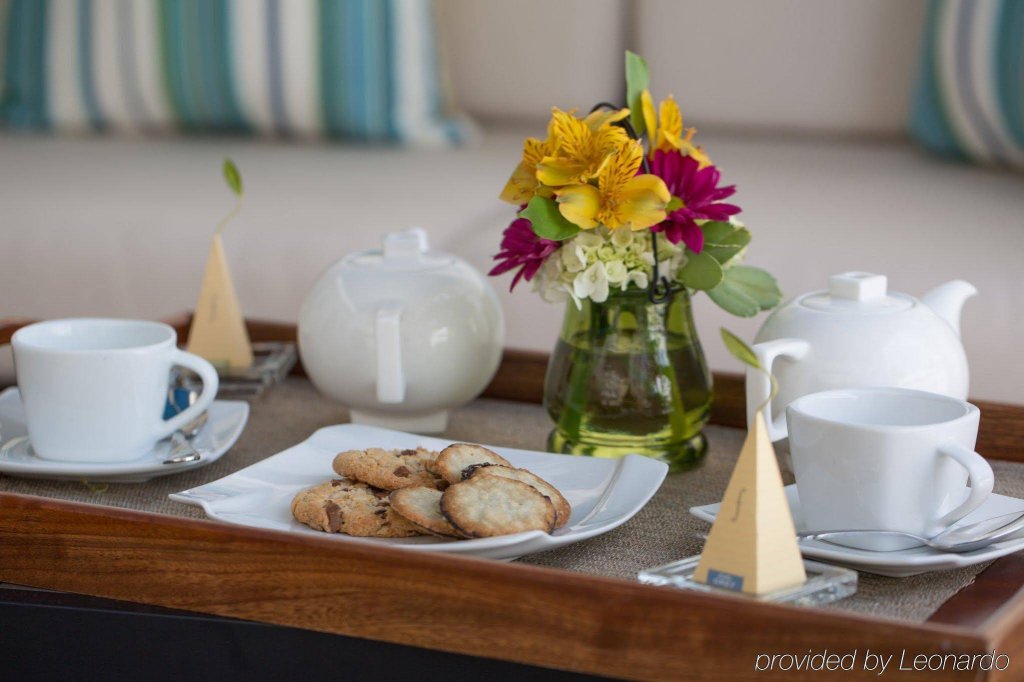 Фото The Pillars Hotel & Club