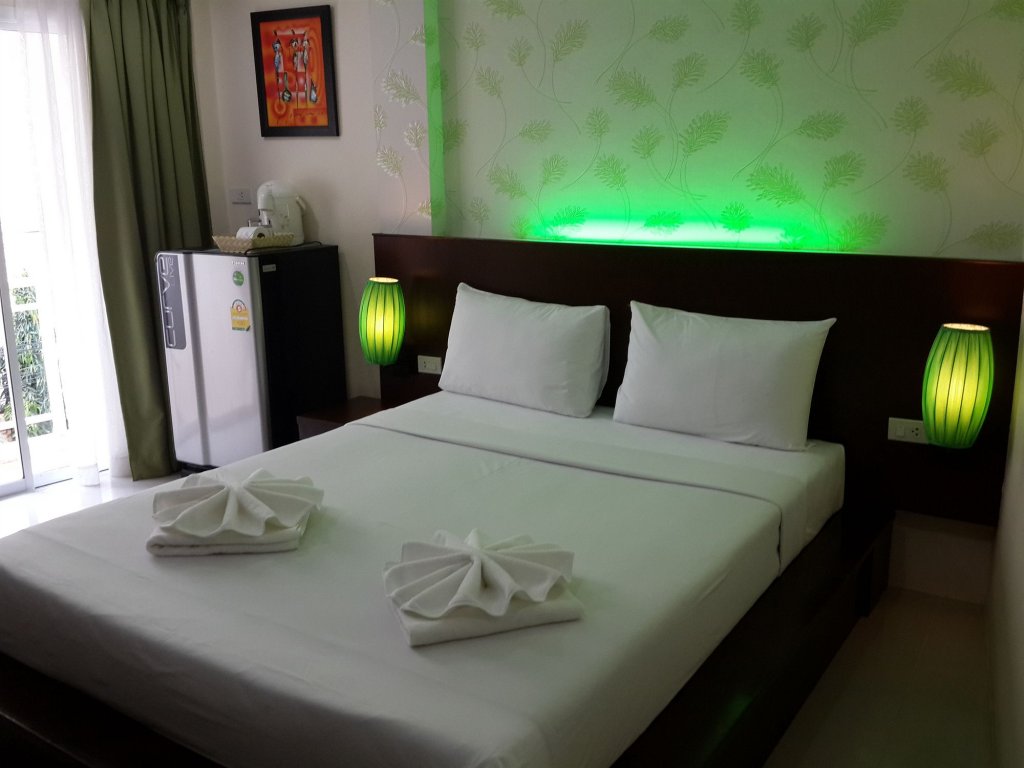 Фото Oyo 232 Patong City Hometel