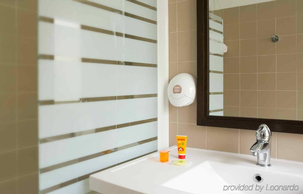 Фото ibis Styles Nantes Centre Place Royale