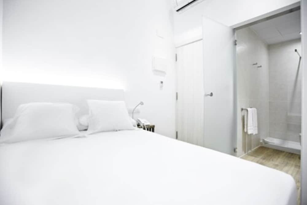 Фото Som Nit Born