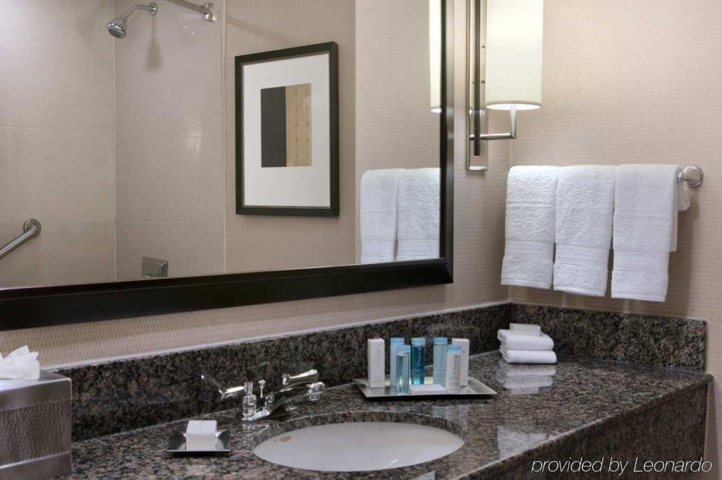 Фото Hilton Hasbrouck Heights