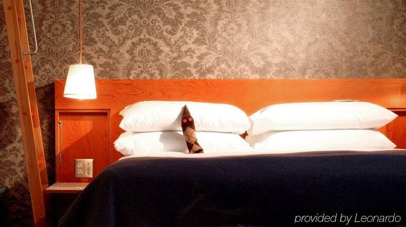 Фото The Drake Hotel