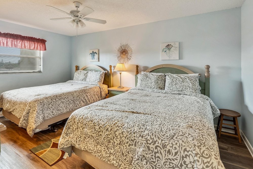 Фото Las Brisas 202 Beach Front/very Spacious/pool/bbq!