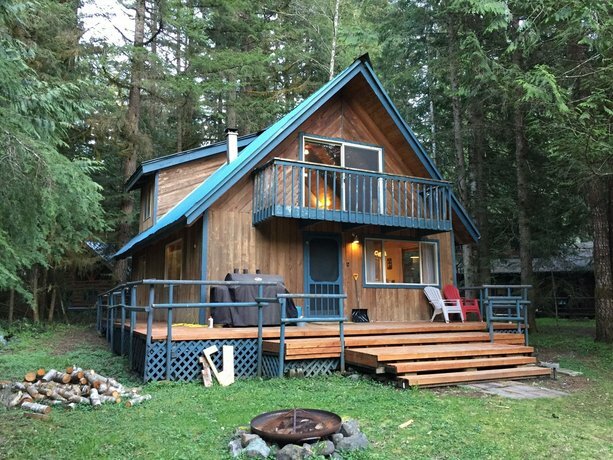 Snowline Cabin 48 - A Classic Family Cabin With an Outdoor Hot Tub