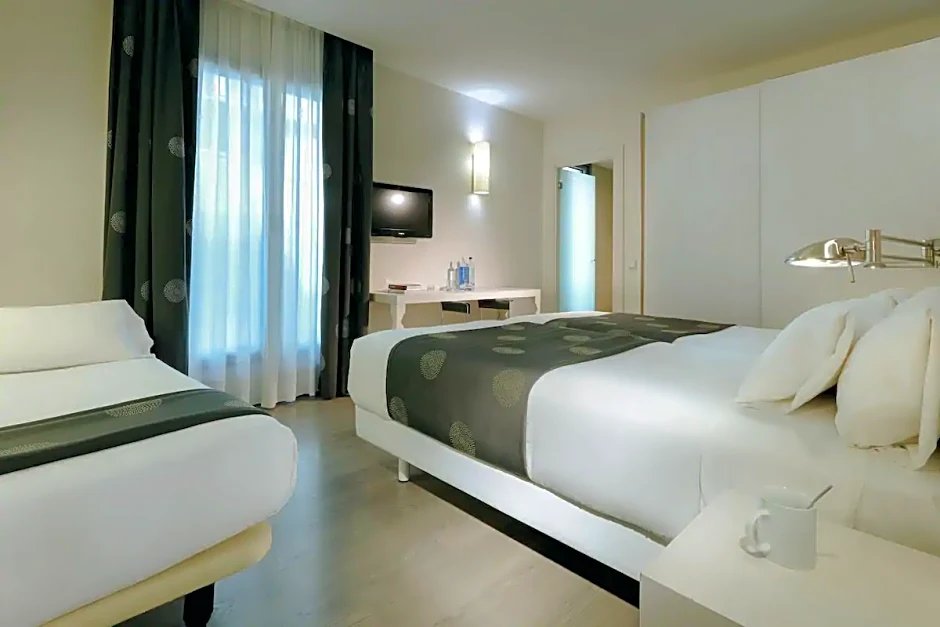 Фото отеля 2