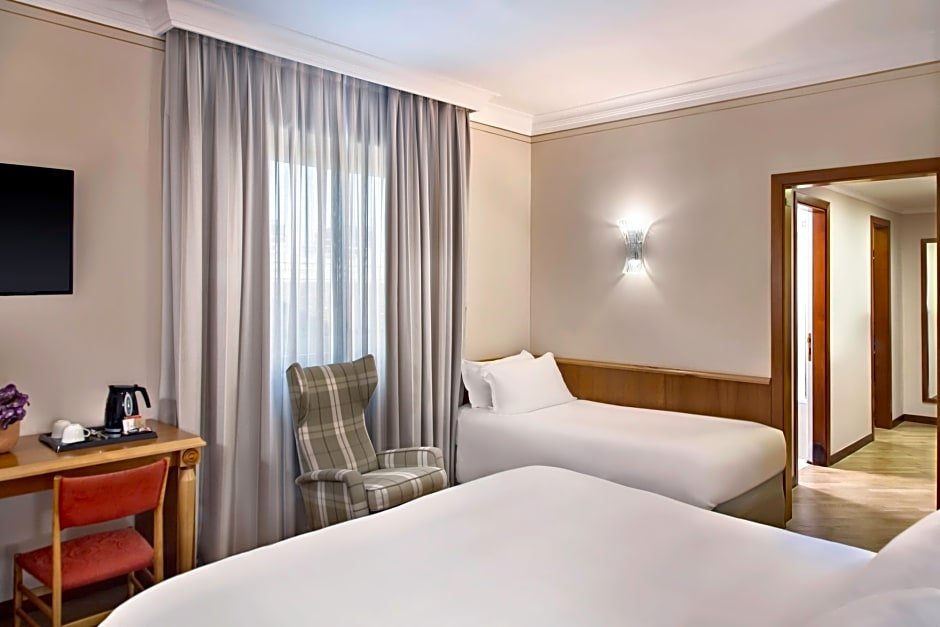 Фото Renaissance Naples Hotel Mediterraneo