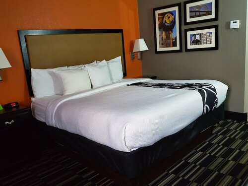 Гостиница La Quinta Inn & Suites by Wyndham Memphis Airport Graceland