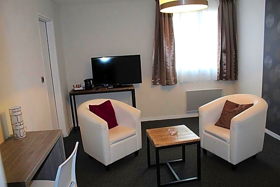 Фото The Originals City, Hôtel La Terrasse, Tours Nord