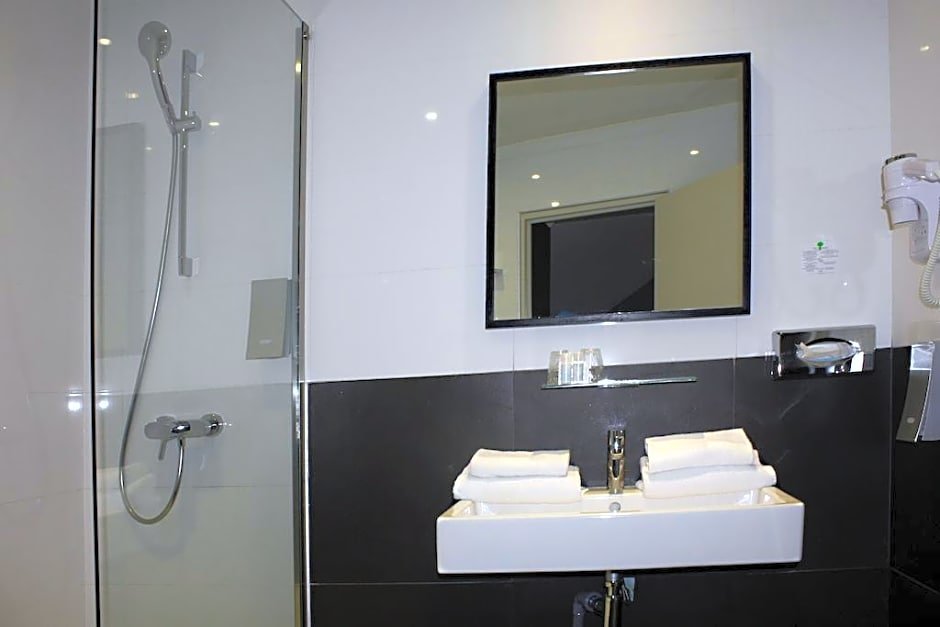 Фото Best Western Hotel Acadie Paris Nord Villepinte