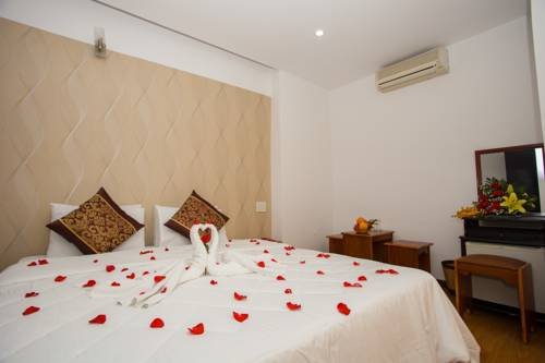 Фото Golden Tulip Hotel