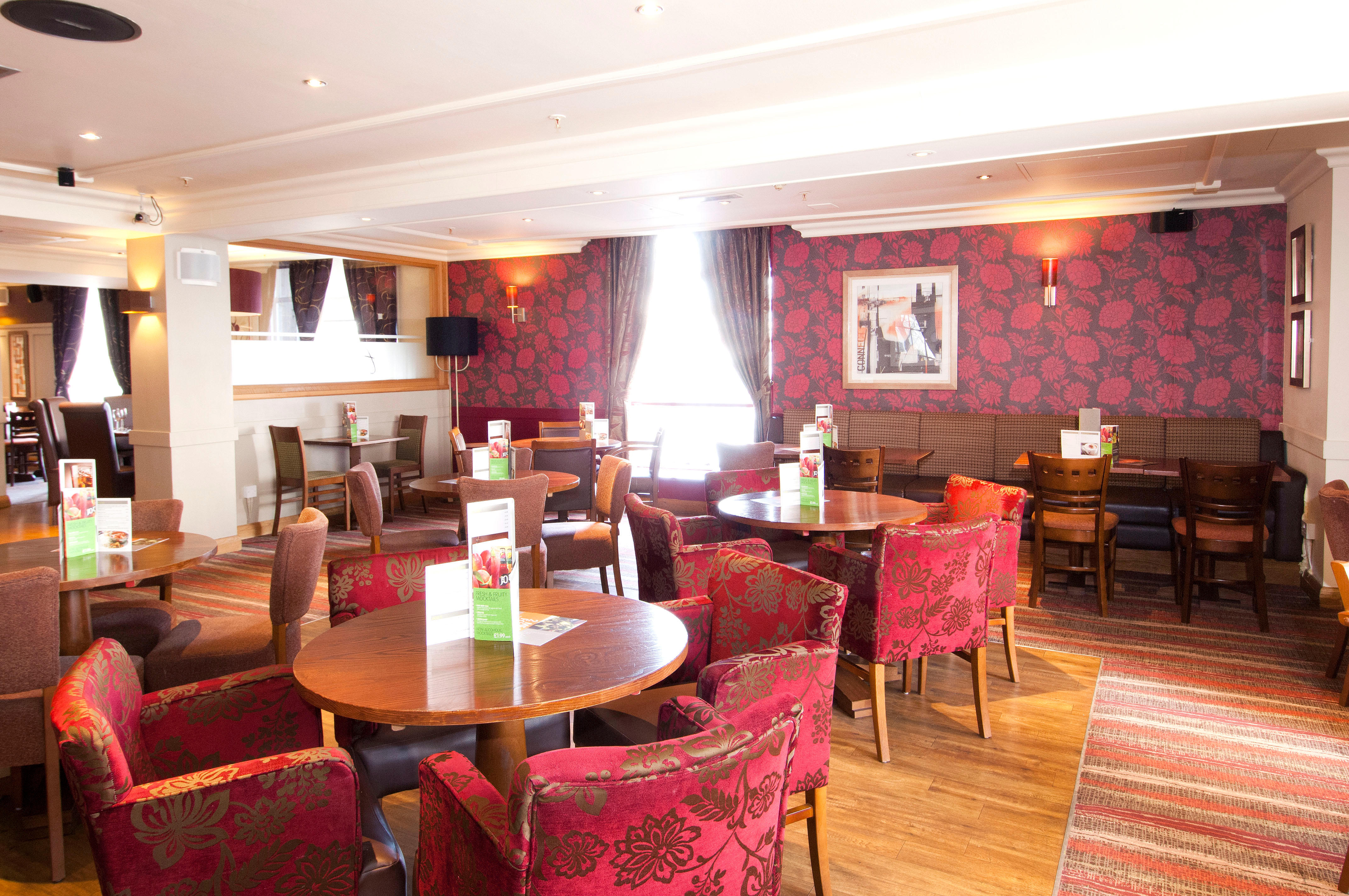 Фото Premier Inn London County Hall