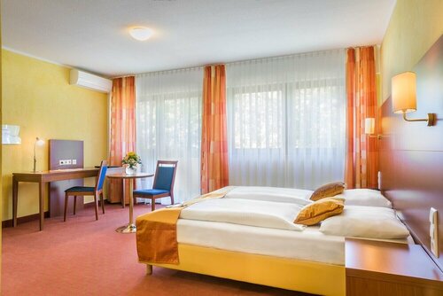 Гостиница Novum Hotel Rega Stuttgart City Center в Штутгарте